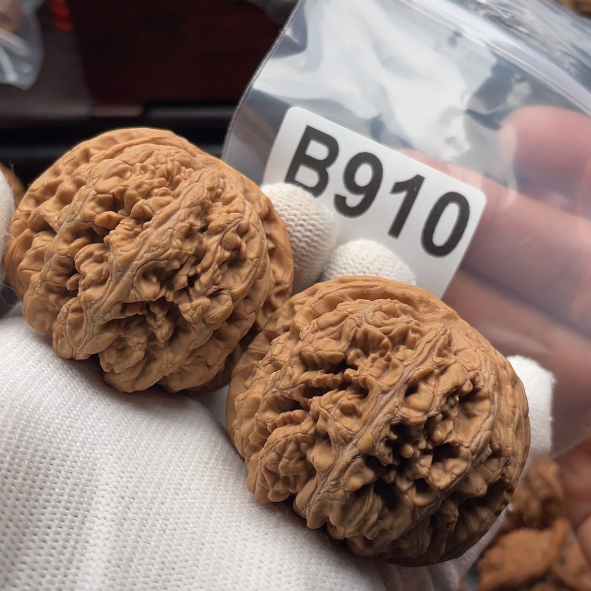 【闪购商品】文玩核桃吊坠兔*-B910粗筋47