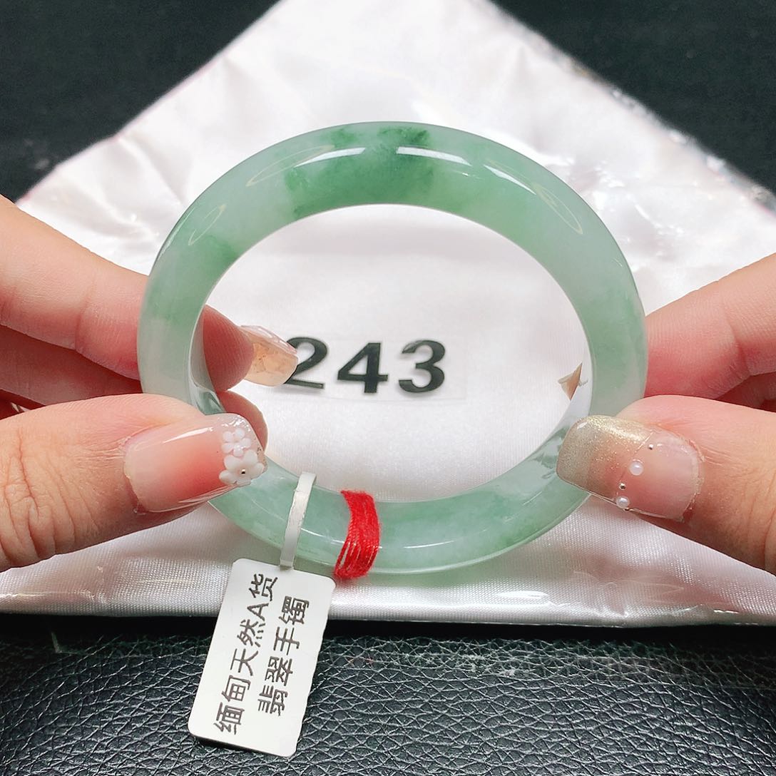 未镶嵌手镯翡翠正圈