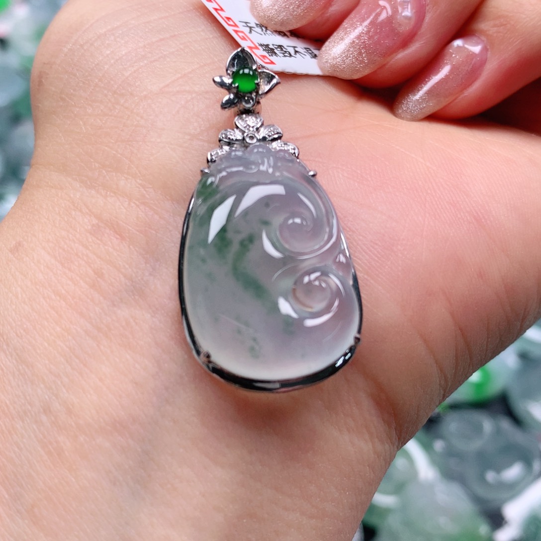 翡翠颈饰18K金镶嵌天然翡翠