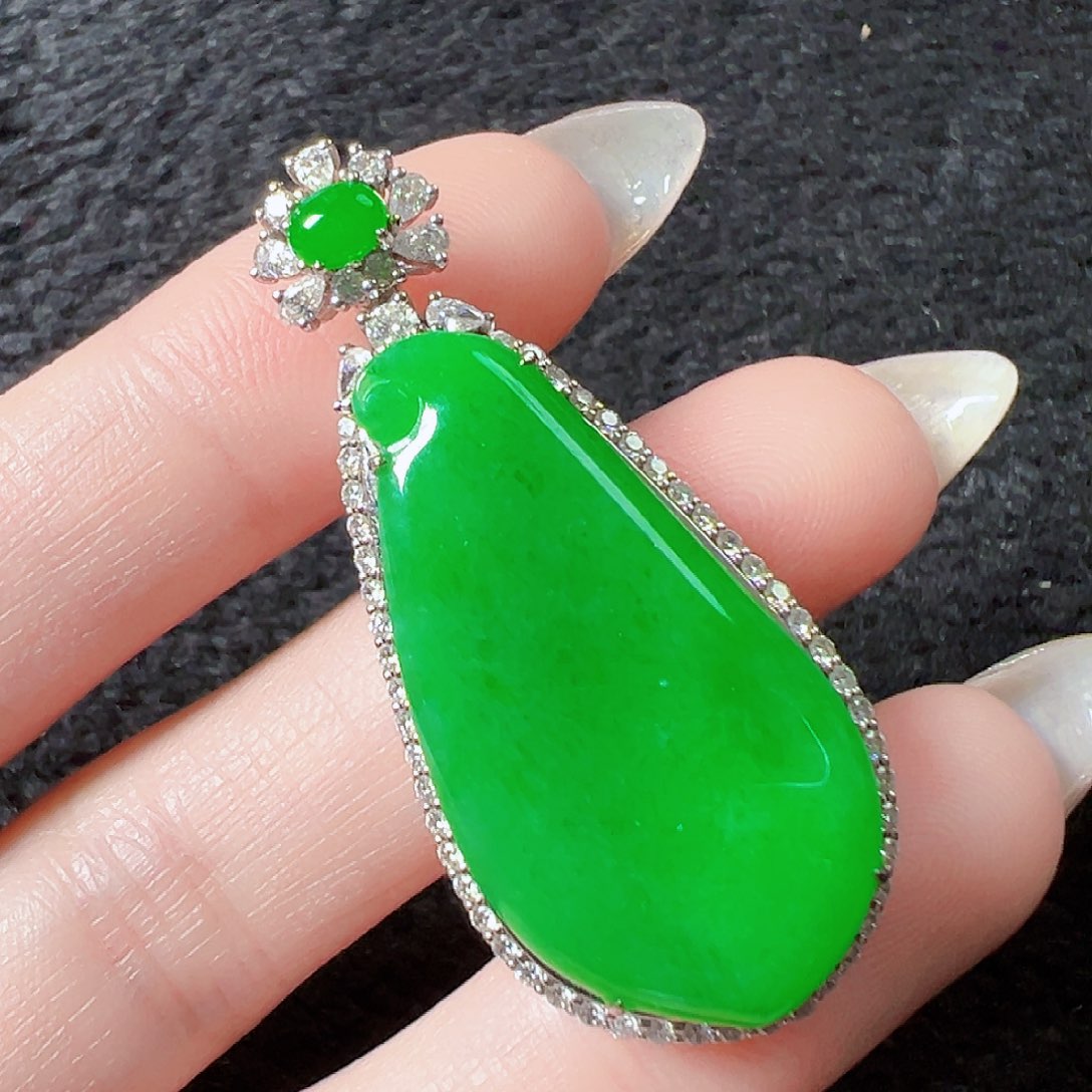 翡翠颈饰18K金镶嵌签收后24小时鉴赏期，过时不退