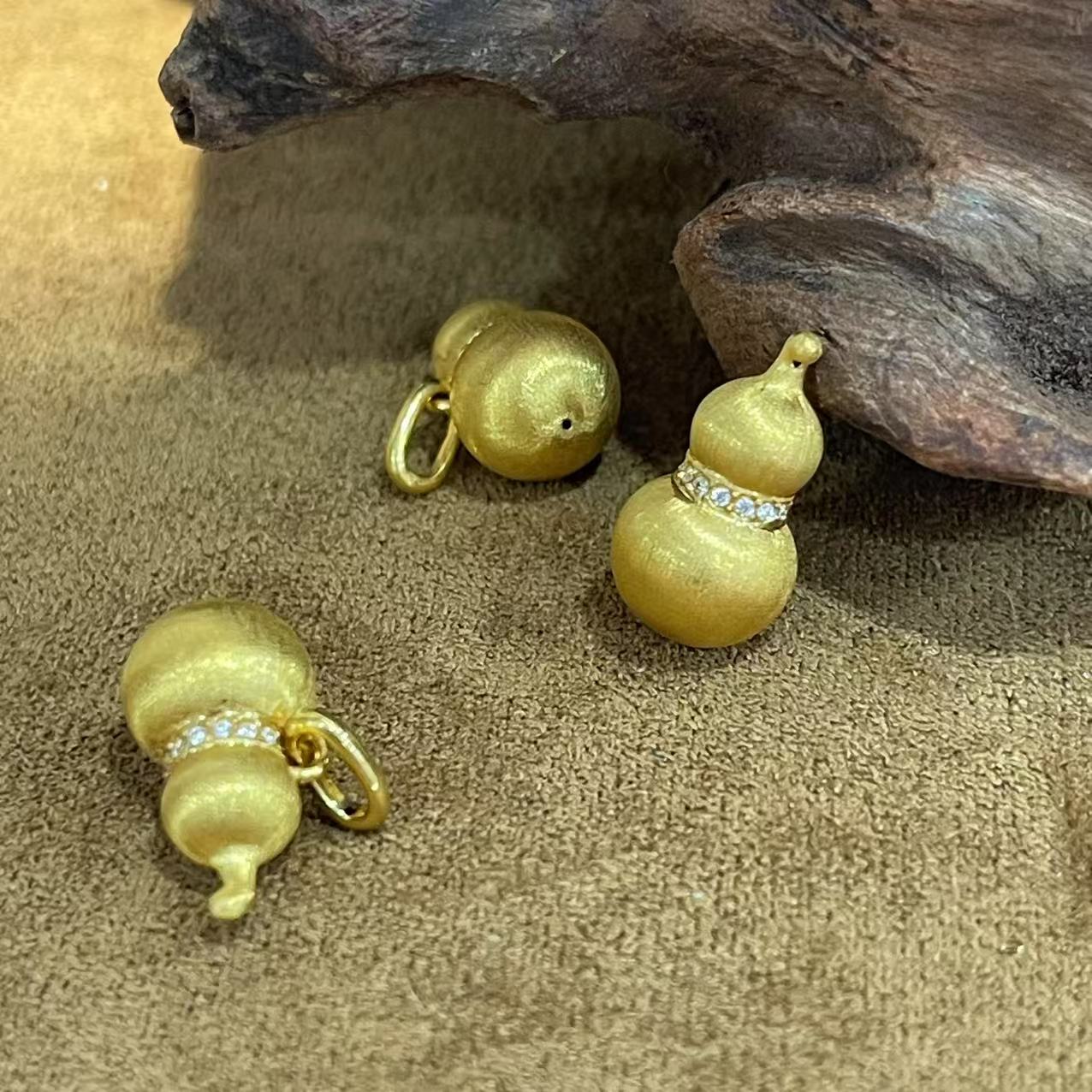 【山玥珠宝】18k金小葫芦福禄吊坠（多样性发货1件）