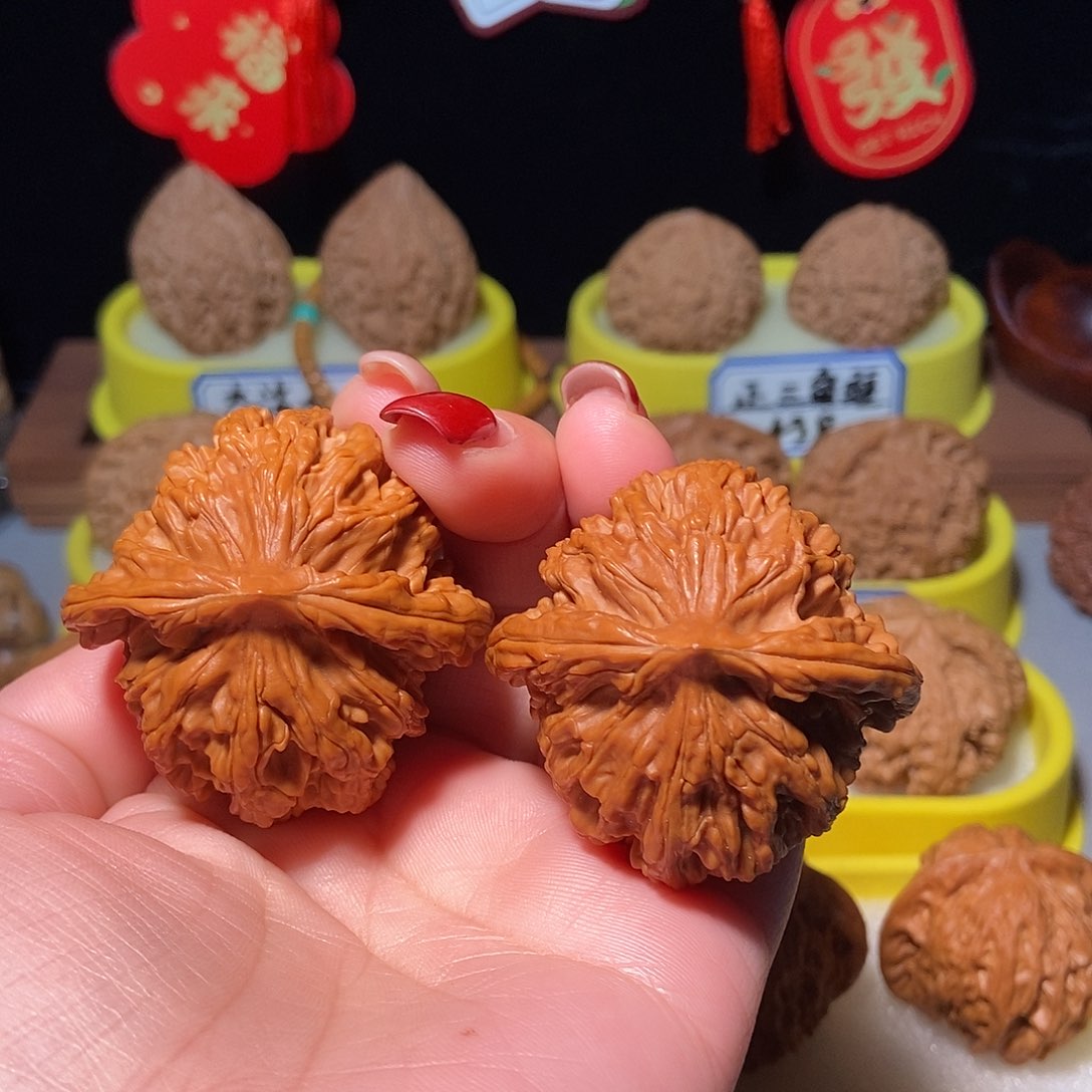 文玩核桃吊坠大球虎