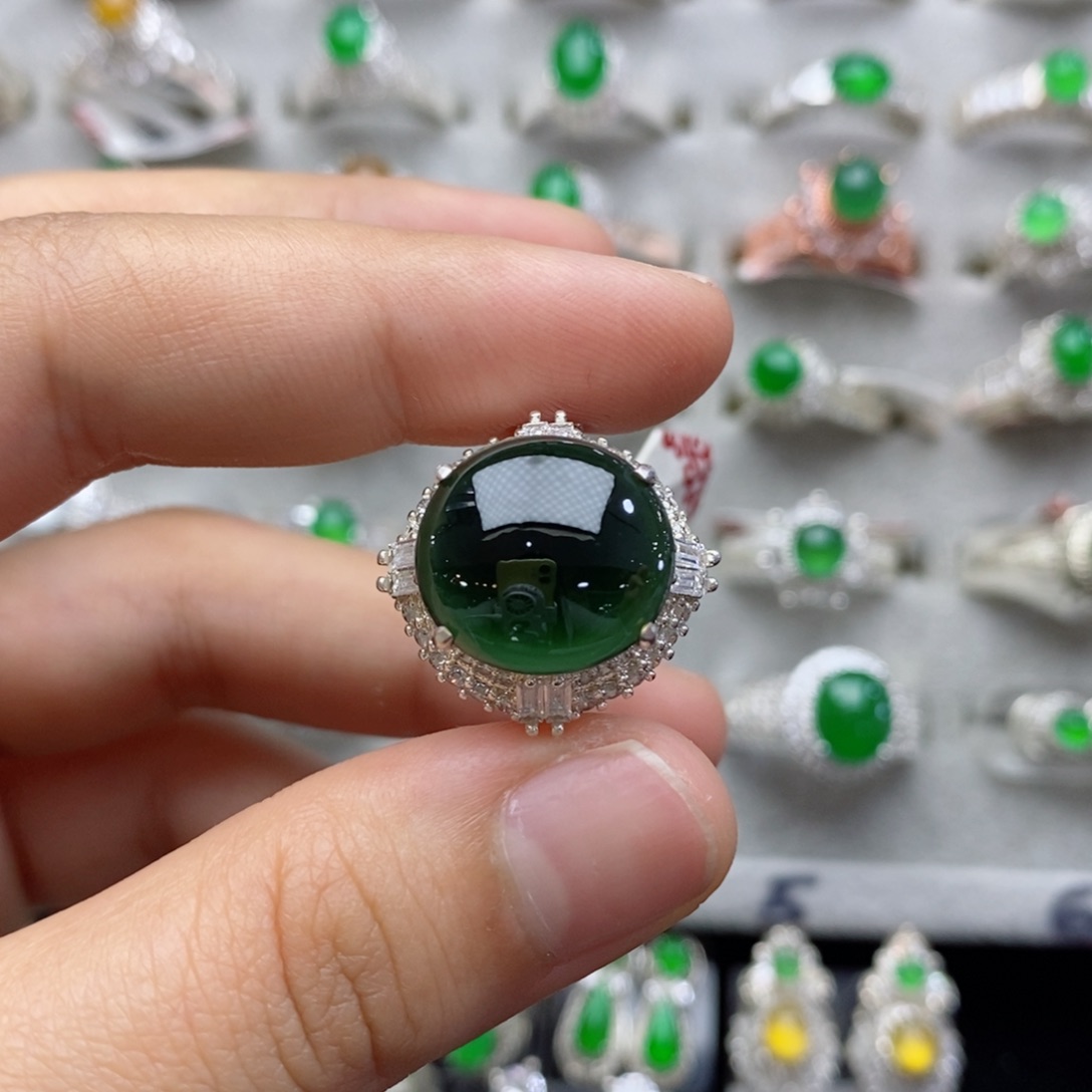 翡翠戒指未镶嵌蛋面