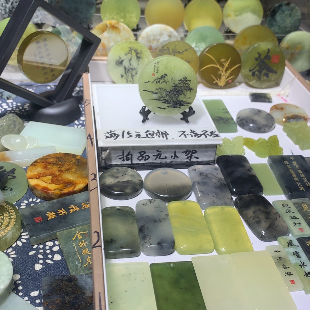 蛇纹石玉合金雕刻小摆