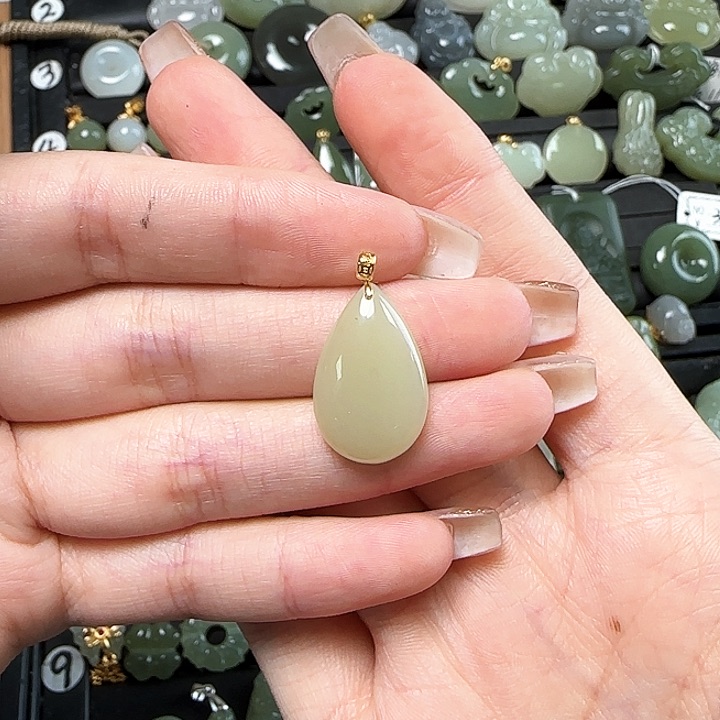 和田玉18K金镶嵌颈饰