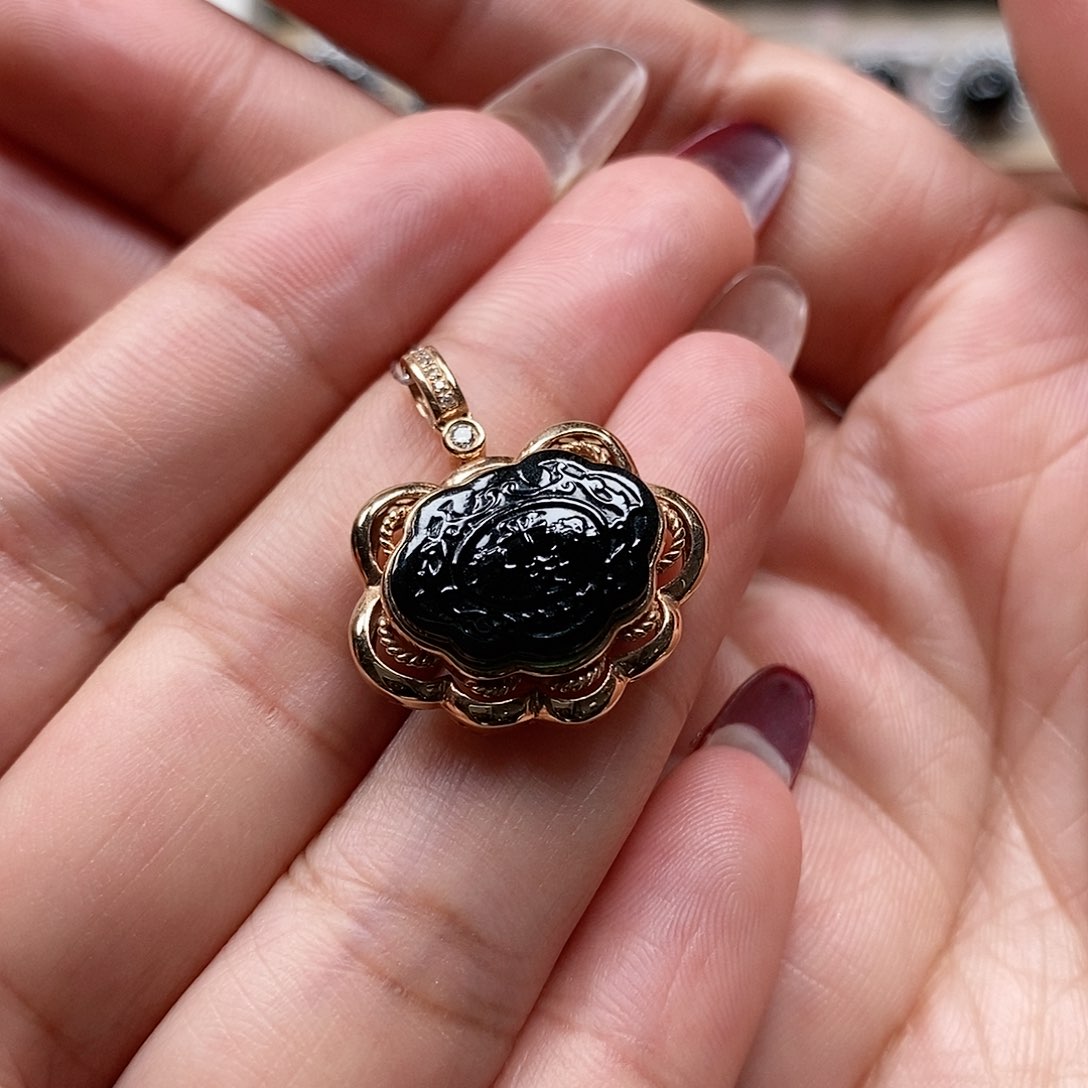 翡翠颈饰18K金镶嵌墨翠