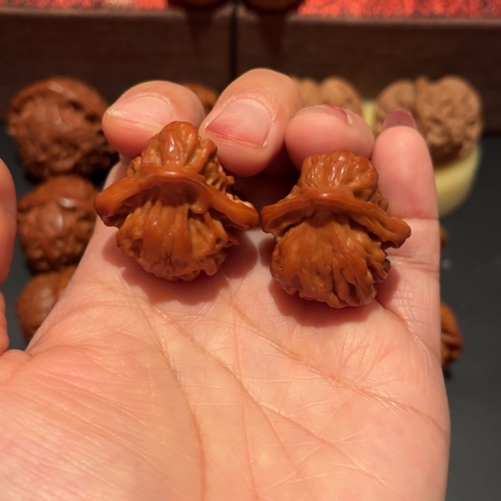 文玩核桃吊坠小鸟