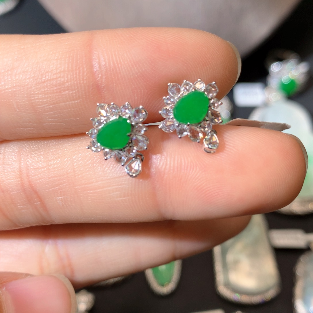 翡翠颈饰18K金镶嵌桃心