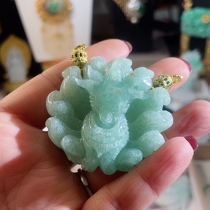 翡翠手镯未镶嵌翡翠狐狐