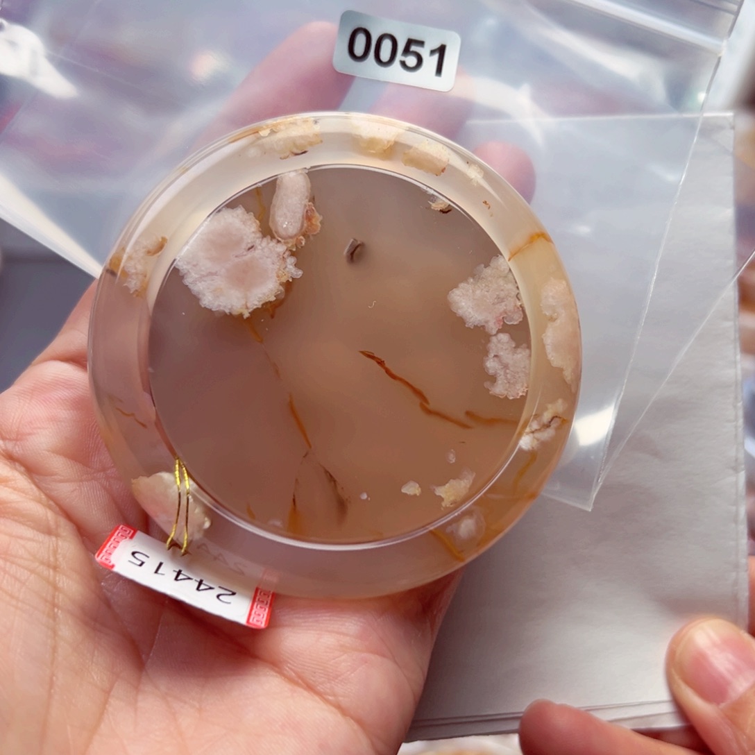 玛瑙/玉髓未镶嵌手镯一****?