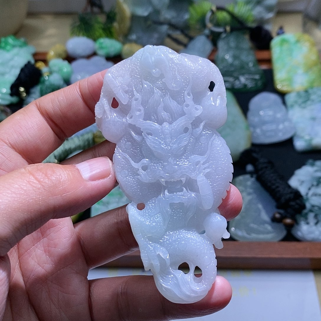 【闪购商品】翡翠颈饰未镶嵌龙牌