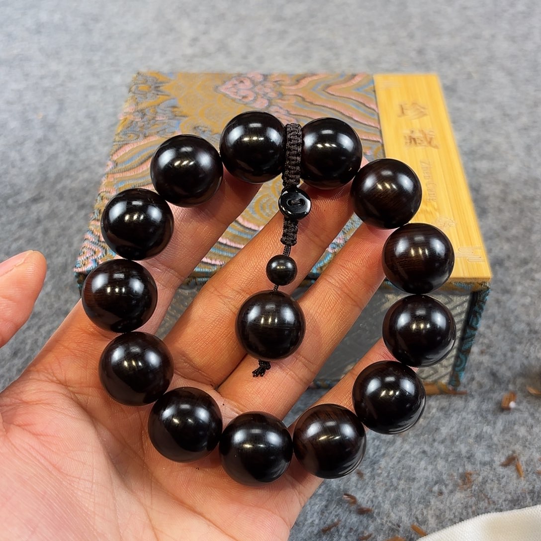 崖柏太行崖柏绿色结油手串五灵脂1.8