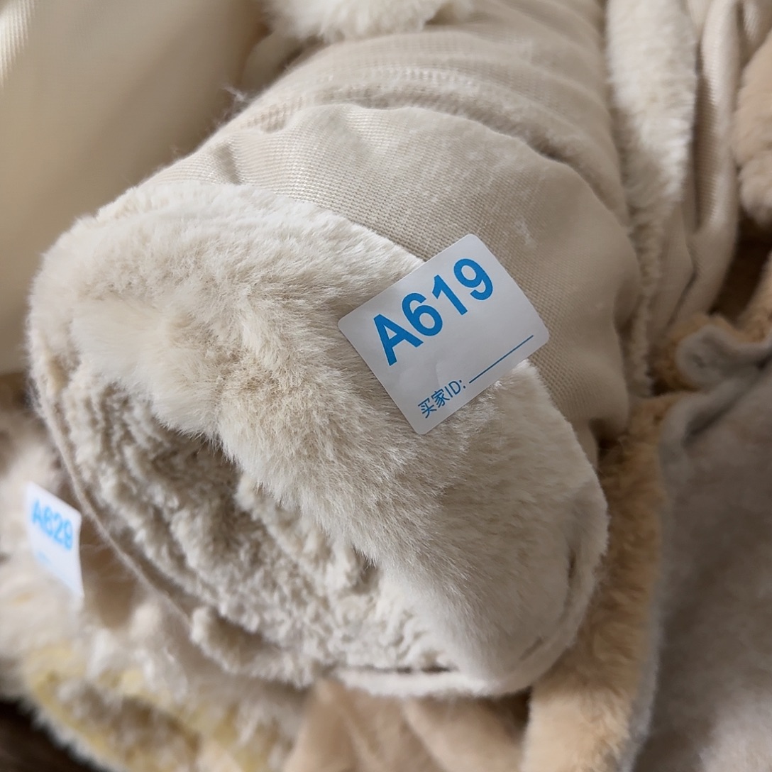 米白色高密兔毛21元3米619