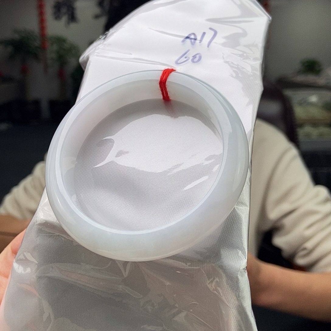 翡翠手镯未镶嵌拍一发一