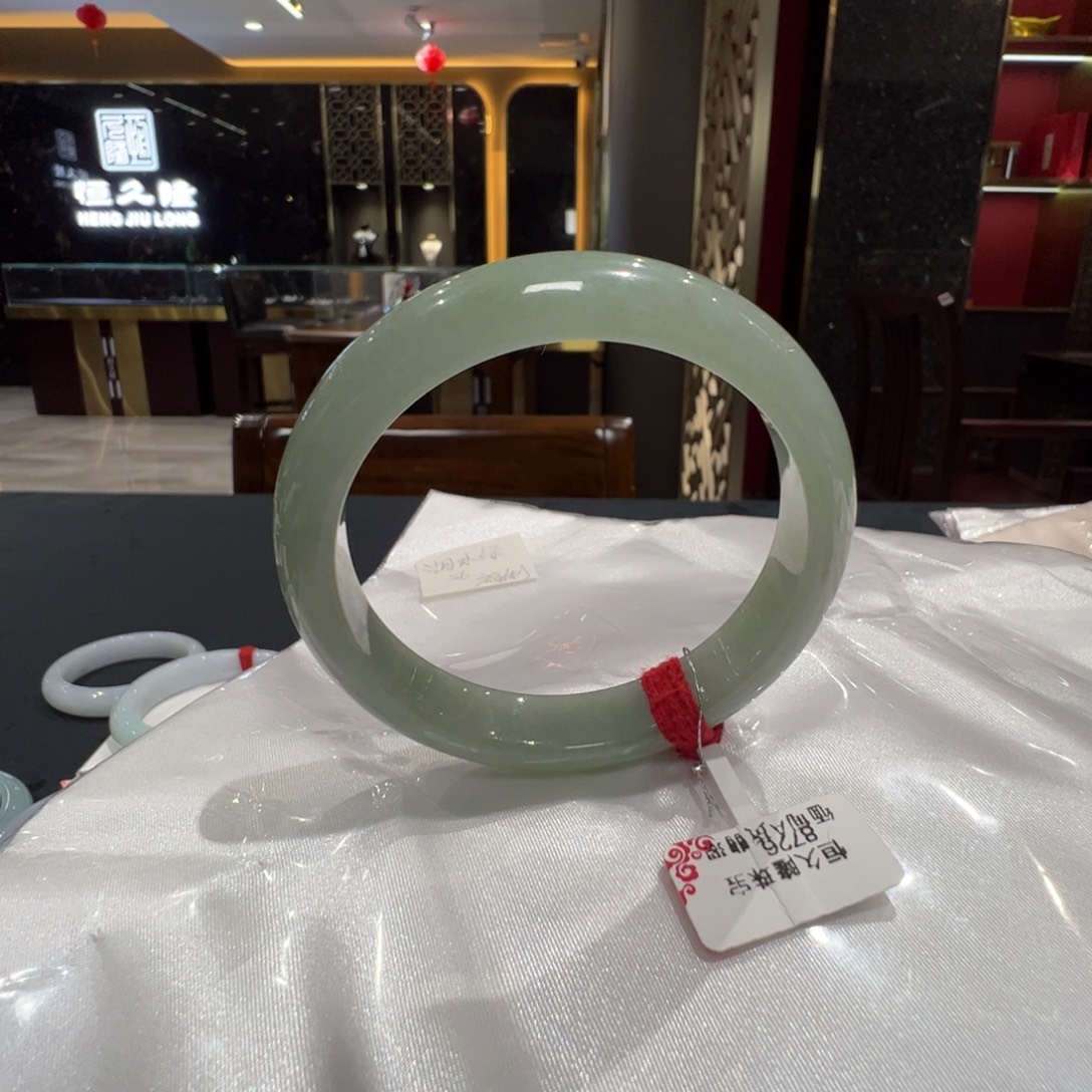 未镶嵌手镯翡翠湖水绿福利不退不换