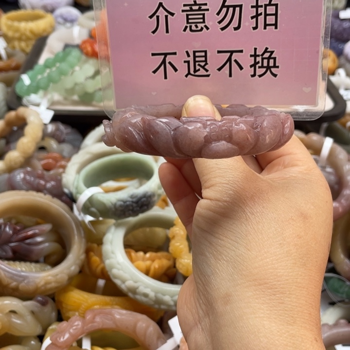 阿***包石英质玉未镶嵌手镯