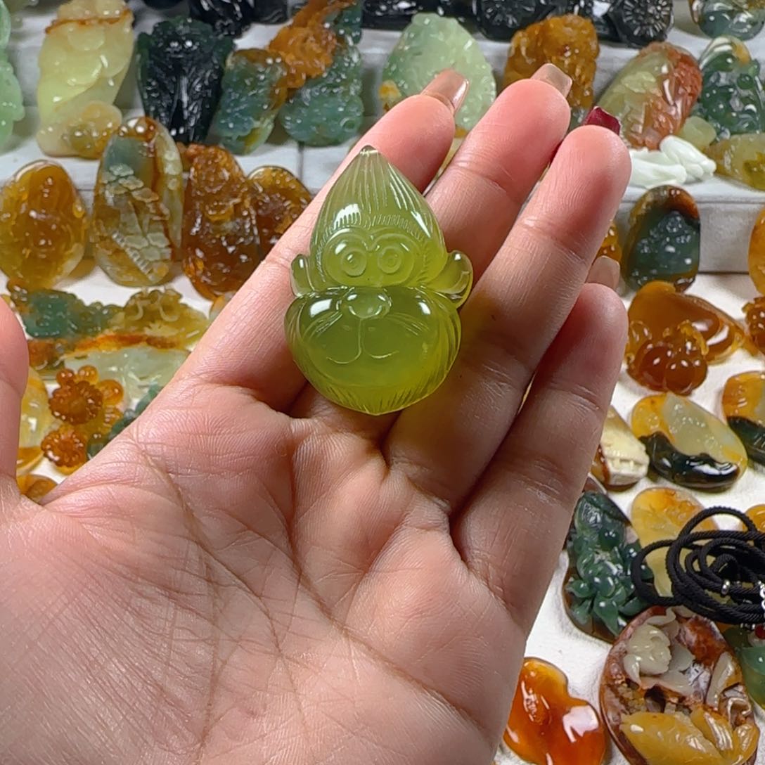 蛇纹石玉颈饰未镶嵌