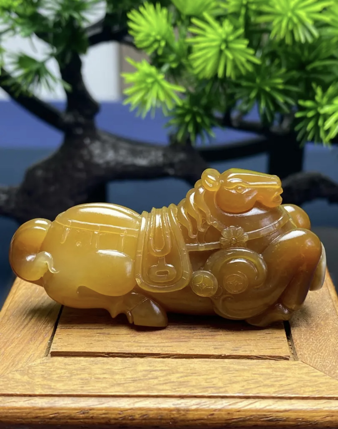 和田且末糖《马上有钱》吊坠 尺寸:58.5/19.9/28mm 重量:39.1g