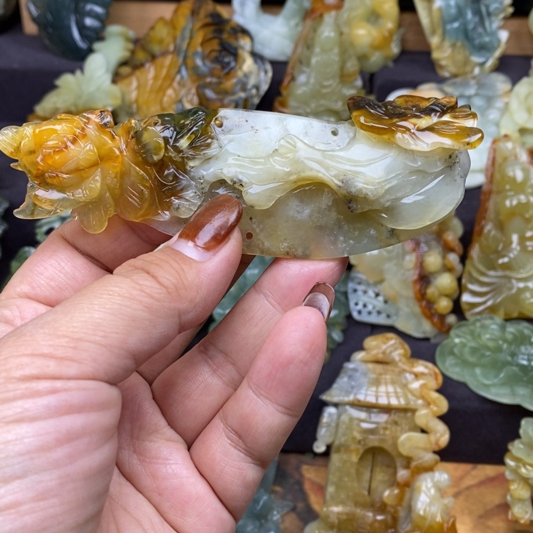 蛇纹石玉颈饰未镶嵌