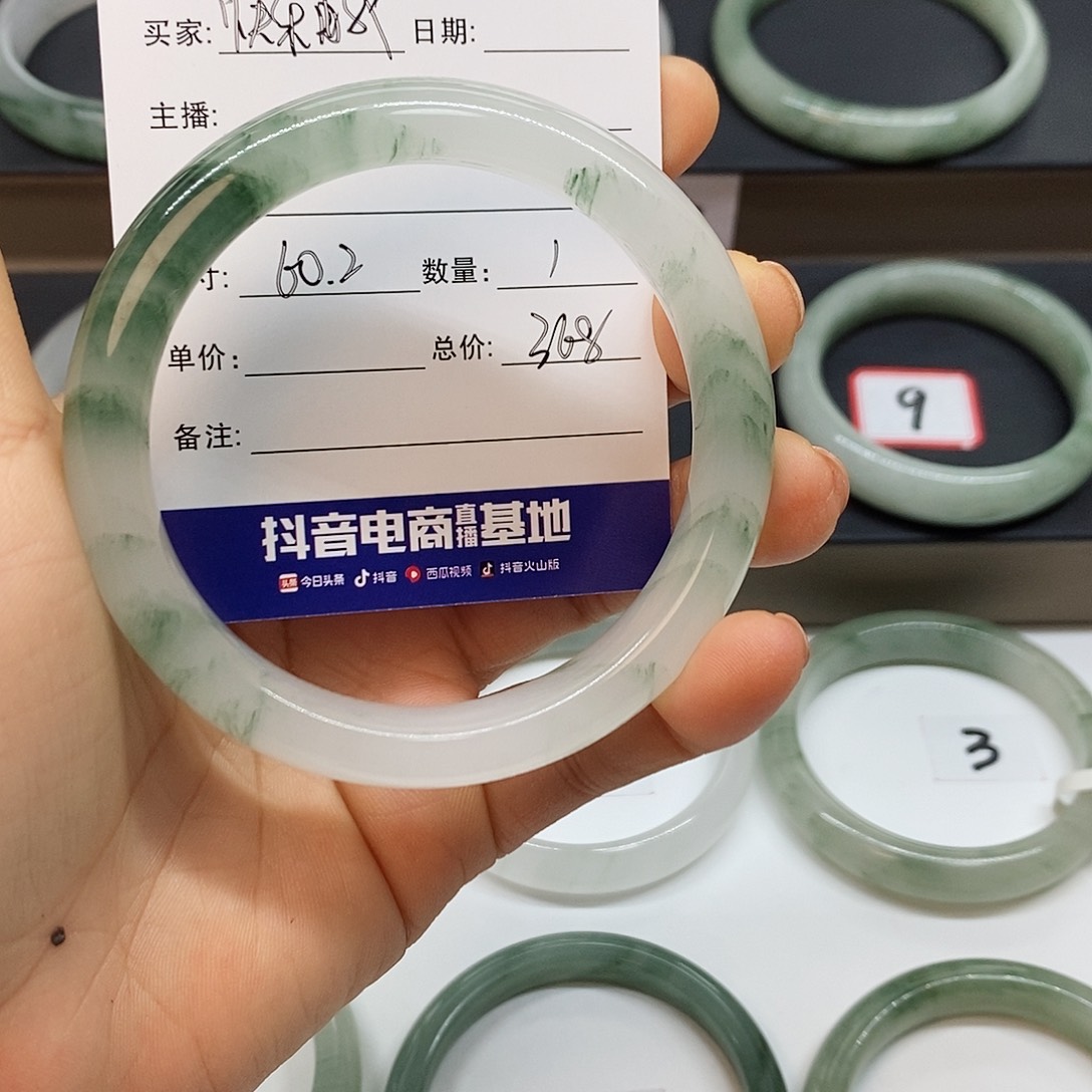 石英质玉手镯未镶嵌快**我