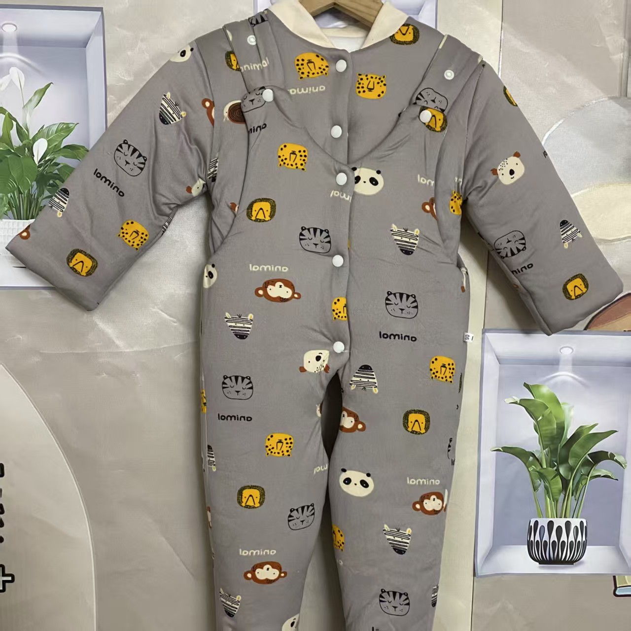 灰色小动物牛奶丝分体背带套装棉花衣