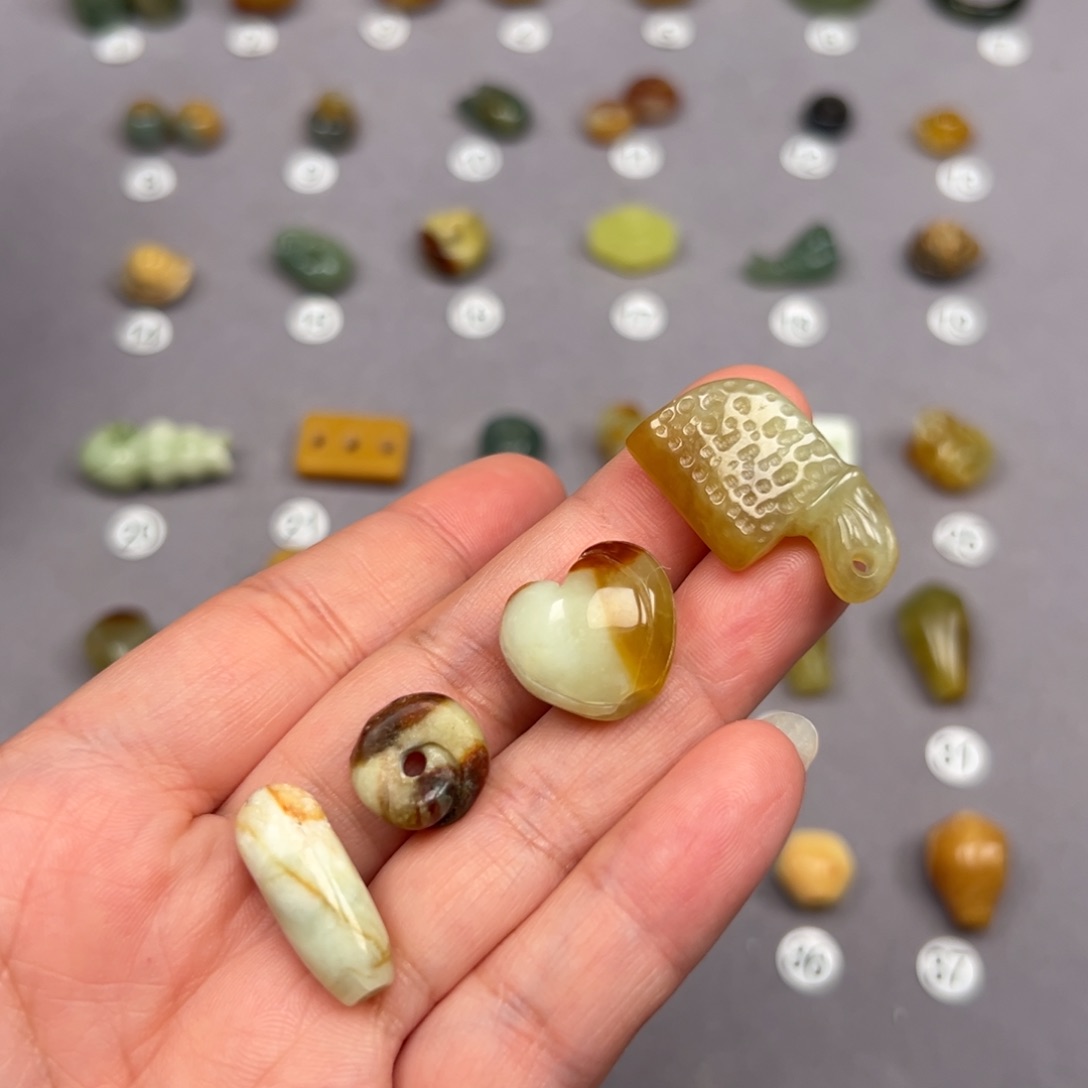 未镶嵌蛇纹石玉颈饰微瑕不退不换