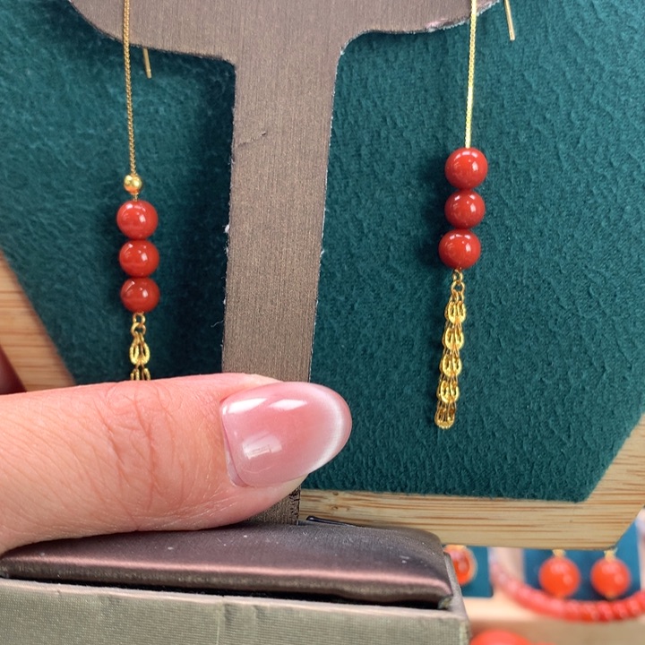 南红玛瑙Ｙ牛血红耳环银S925镶嵌