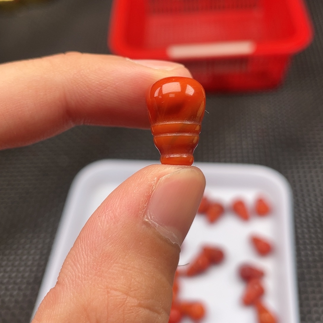 南红玛瑙5号 11*17柿子红三通一颗未镶嵌