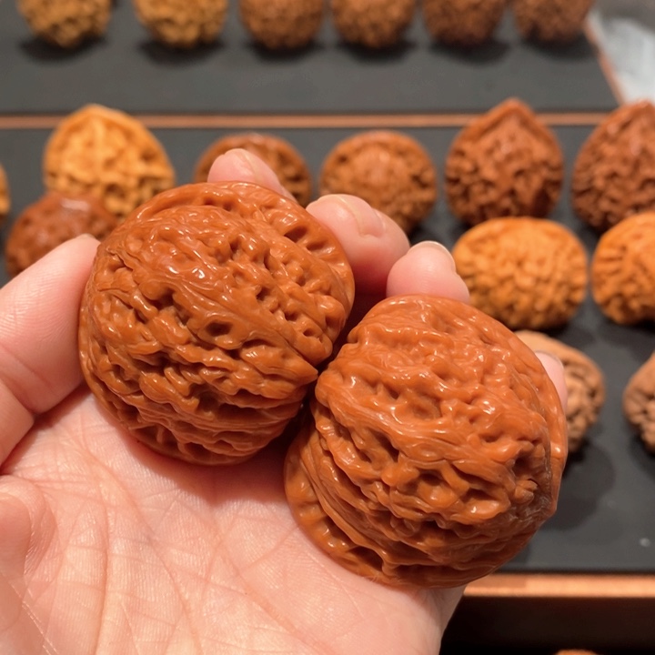 文玩核桃吊坠泥鳅背1320