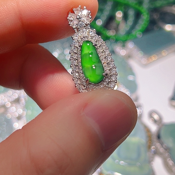 翡翠颈饰未镶嵌55678899，