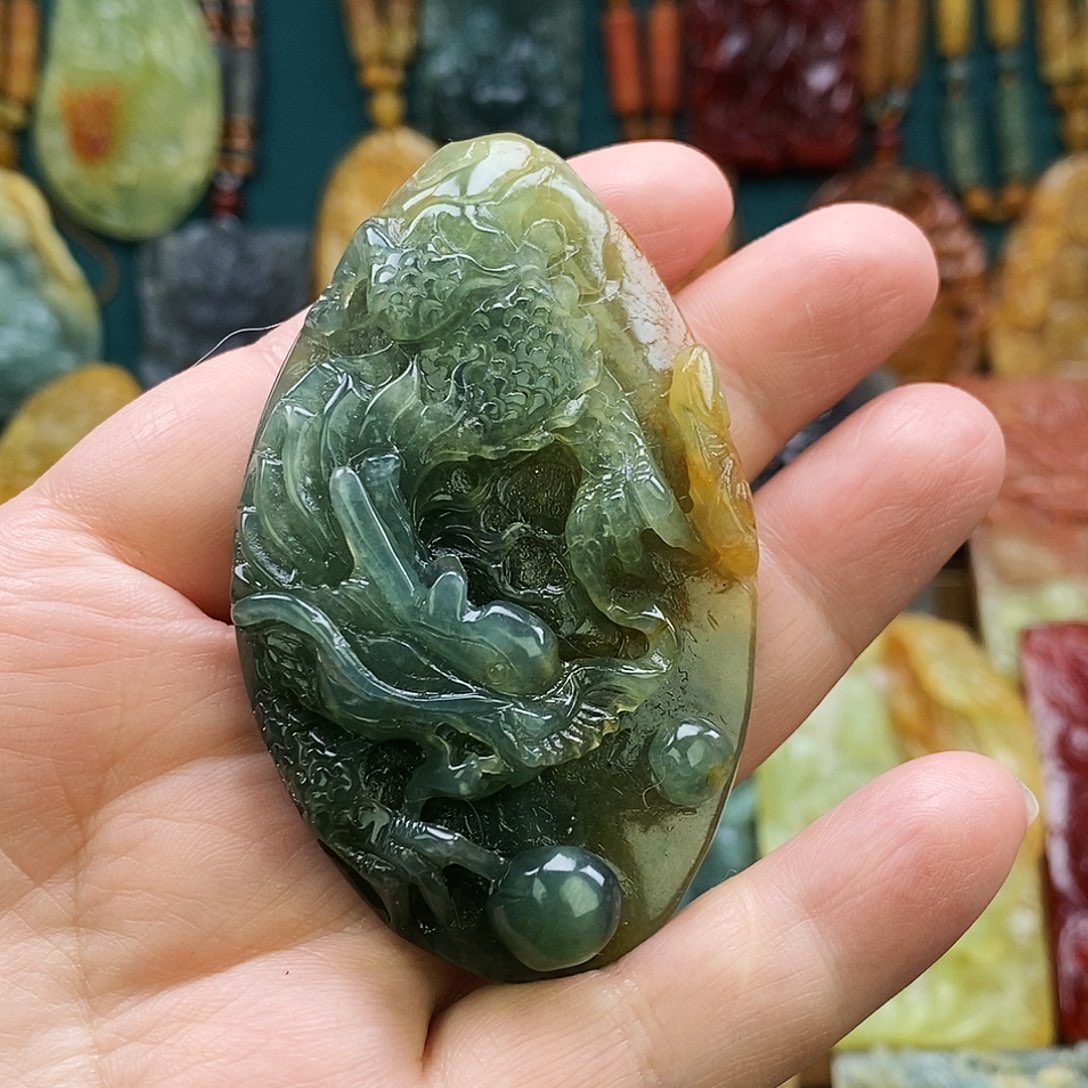 蛇纹石玉未镶嵌颈饰老蓝水龙