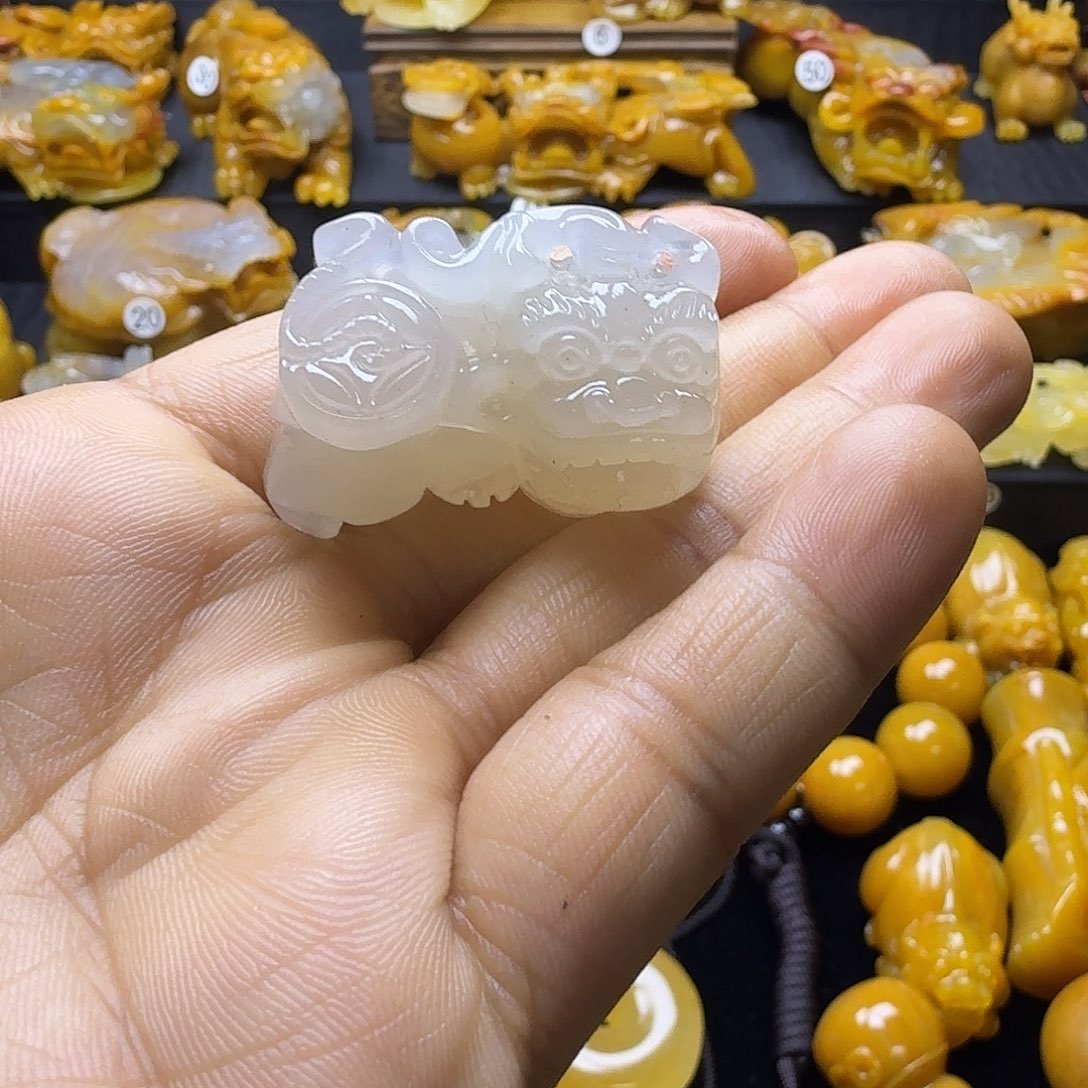 石英质玉（黄龙玉）未镶嵌颈饰