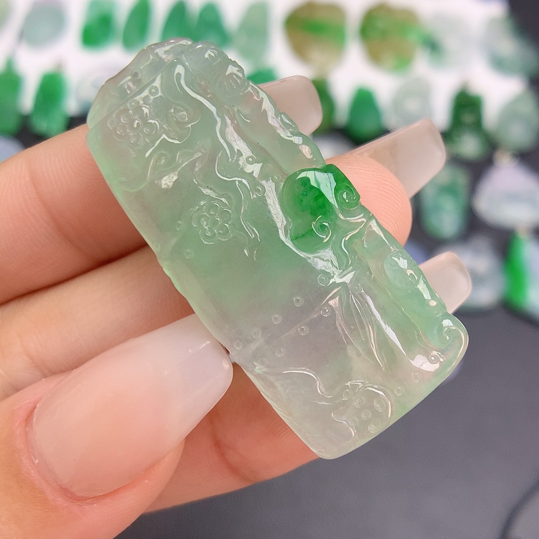 翡翠未镶嵌颈饰竹节