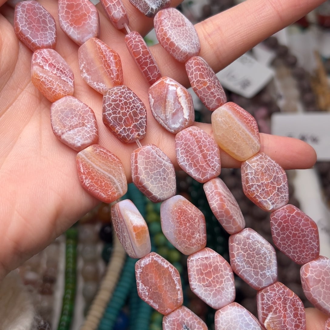 玛瑙/玉髓合金珠宝半成品L324。17*13mm天然药霜玛瑙钻切一条