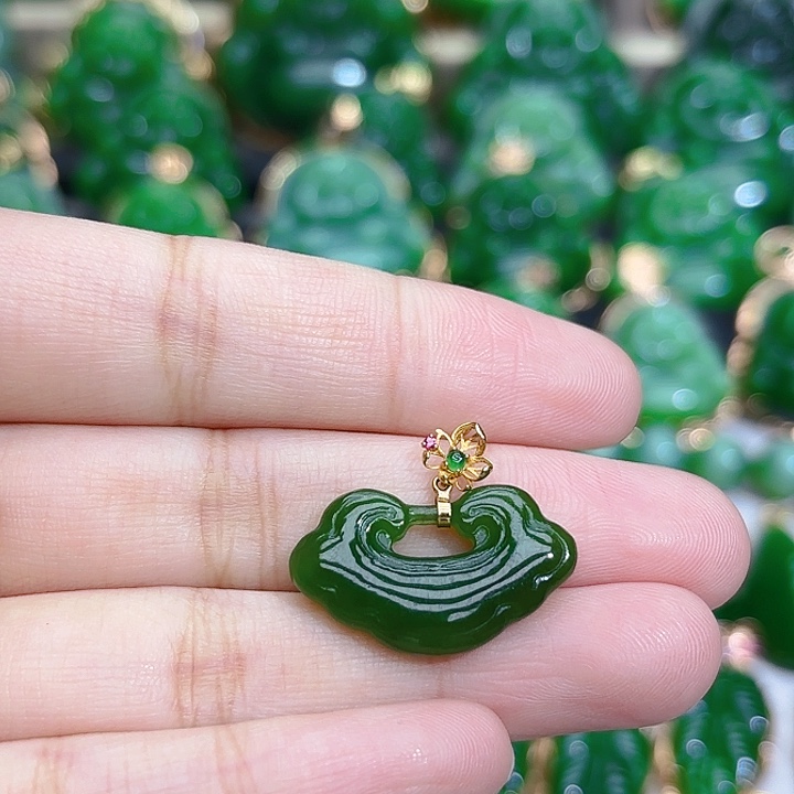 和田玉（碧玉）颈饰18K金镶嵌