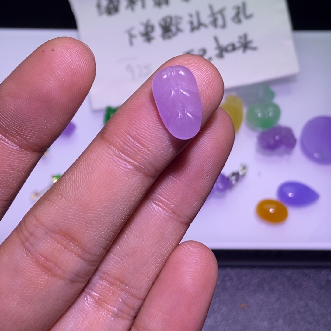 翡翠未镶嵌颈饰吊坠