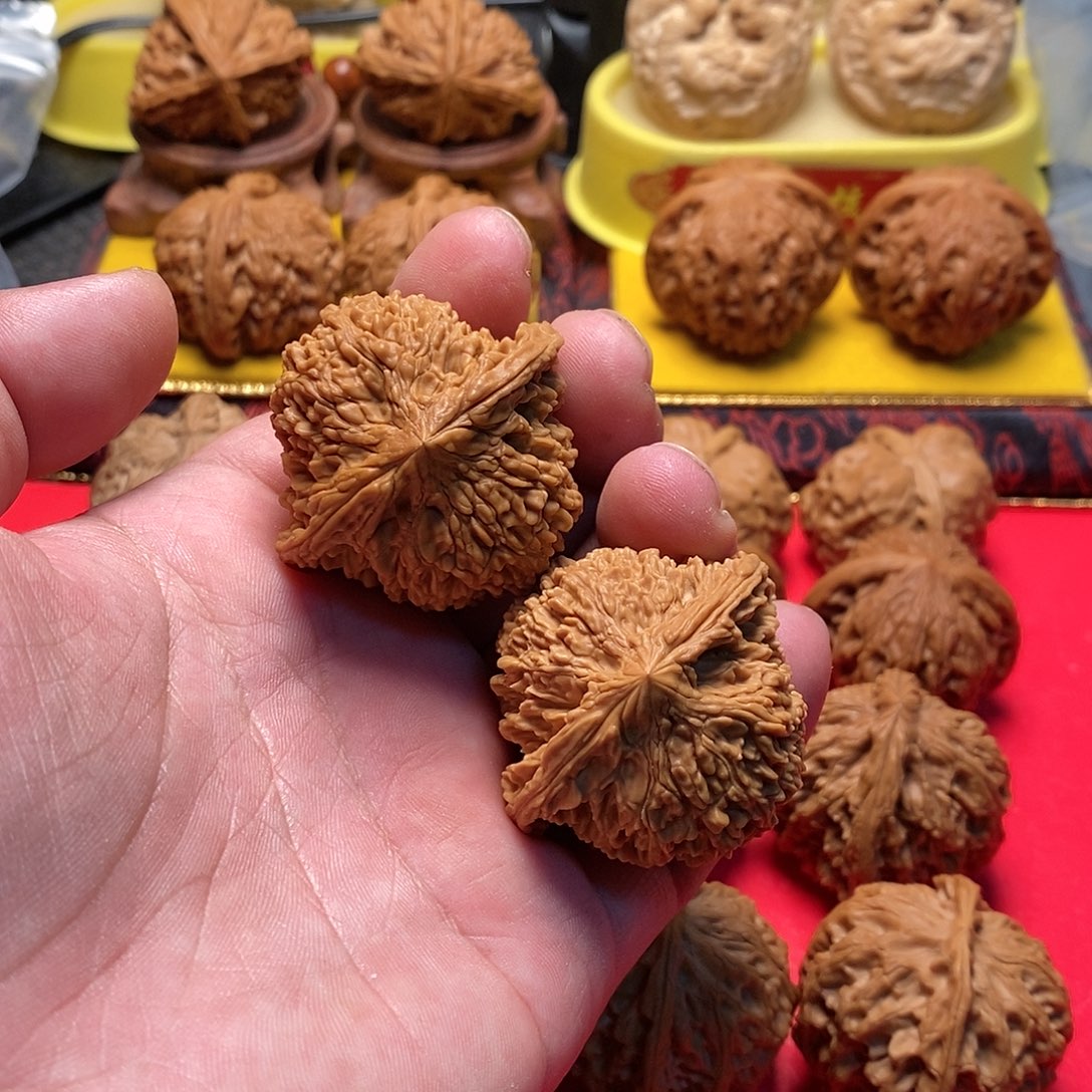 文玩核桃把件放漏满天星