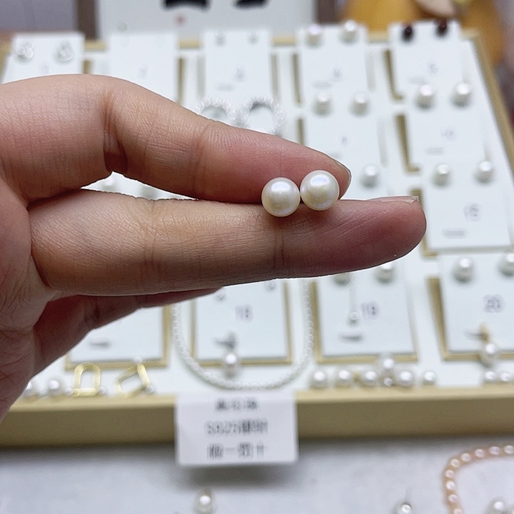 淡水珍珠耳饰银S925镶嵌呜**?