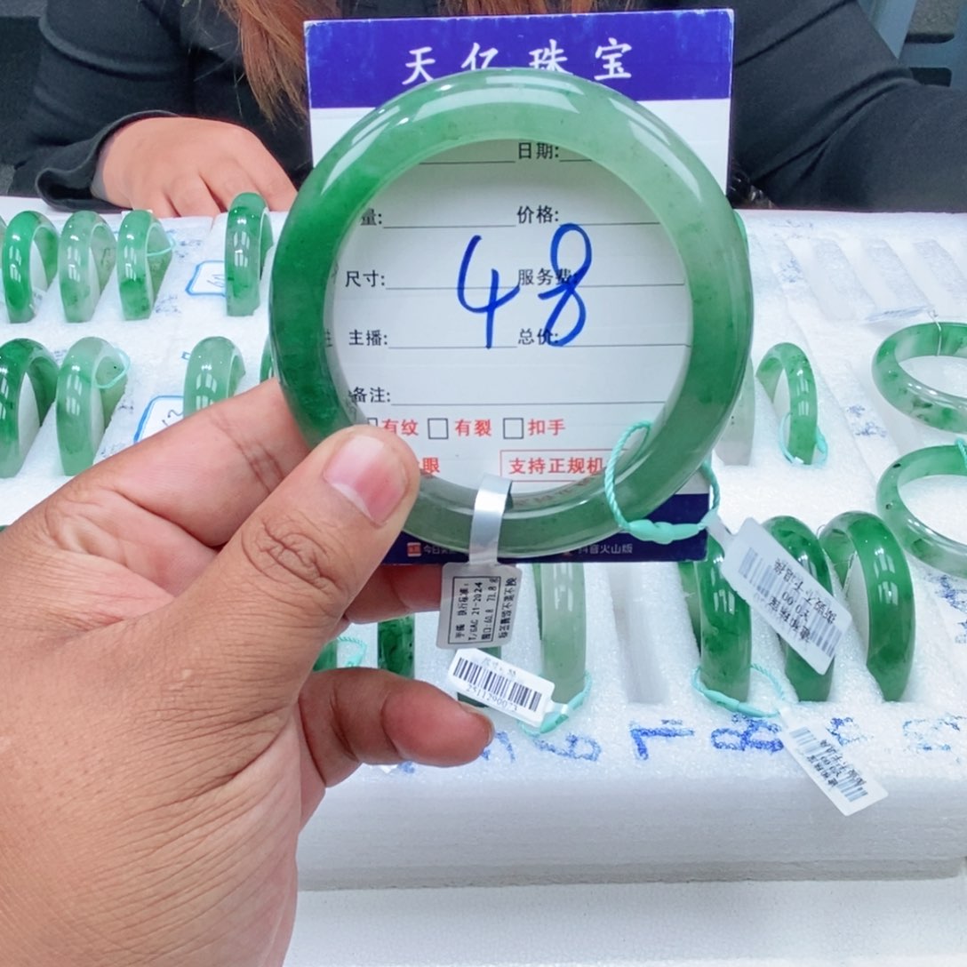 未镶嵌手镯石英质玉60