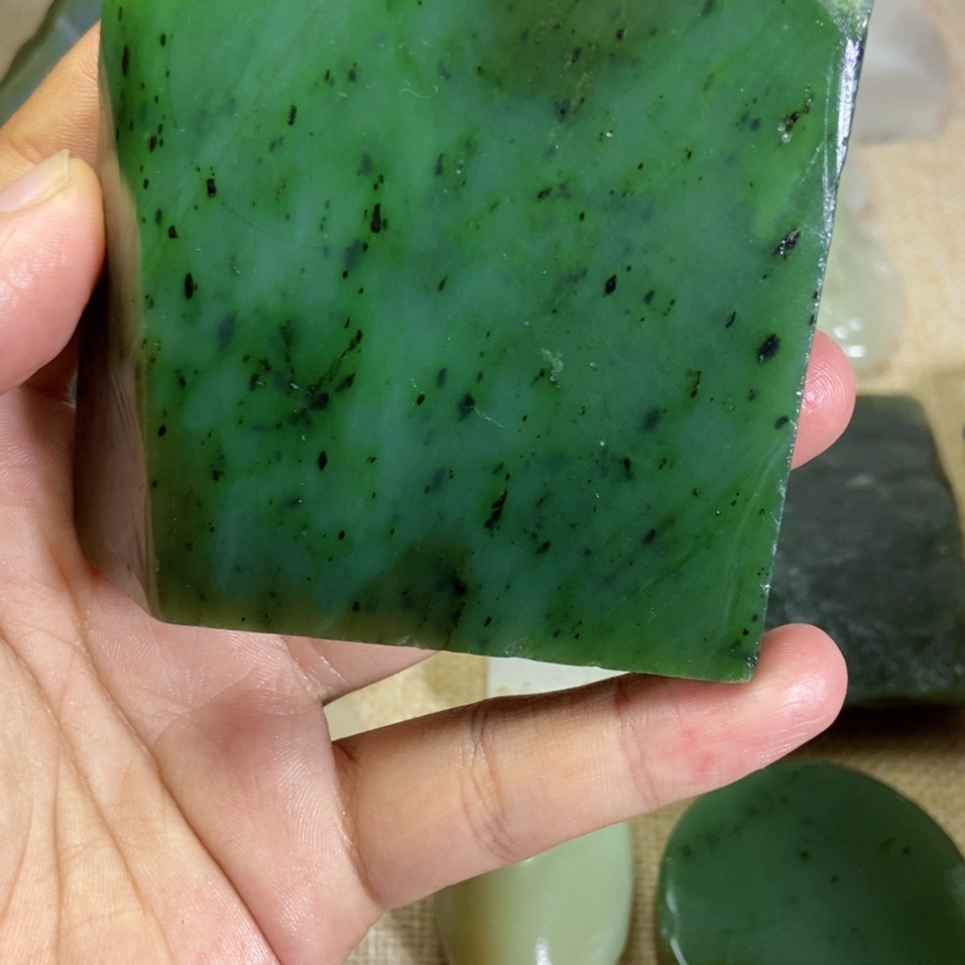 未镶嵌和田玉（糖玉）珠宝半成品
