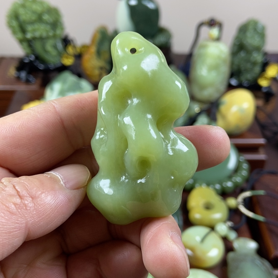 岫岩老玉（透闪石质玉）未镶嵌珠宝奇石