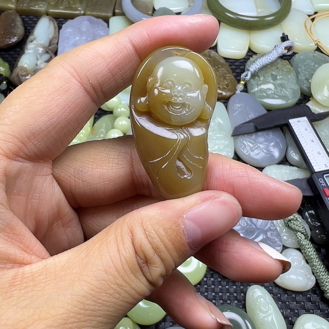 和田玉未镶嵌颈饰卡41.9