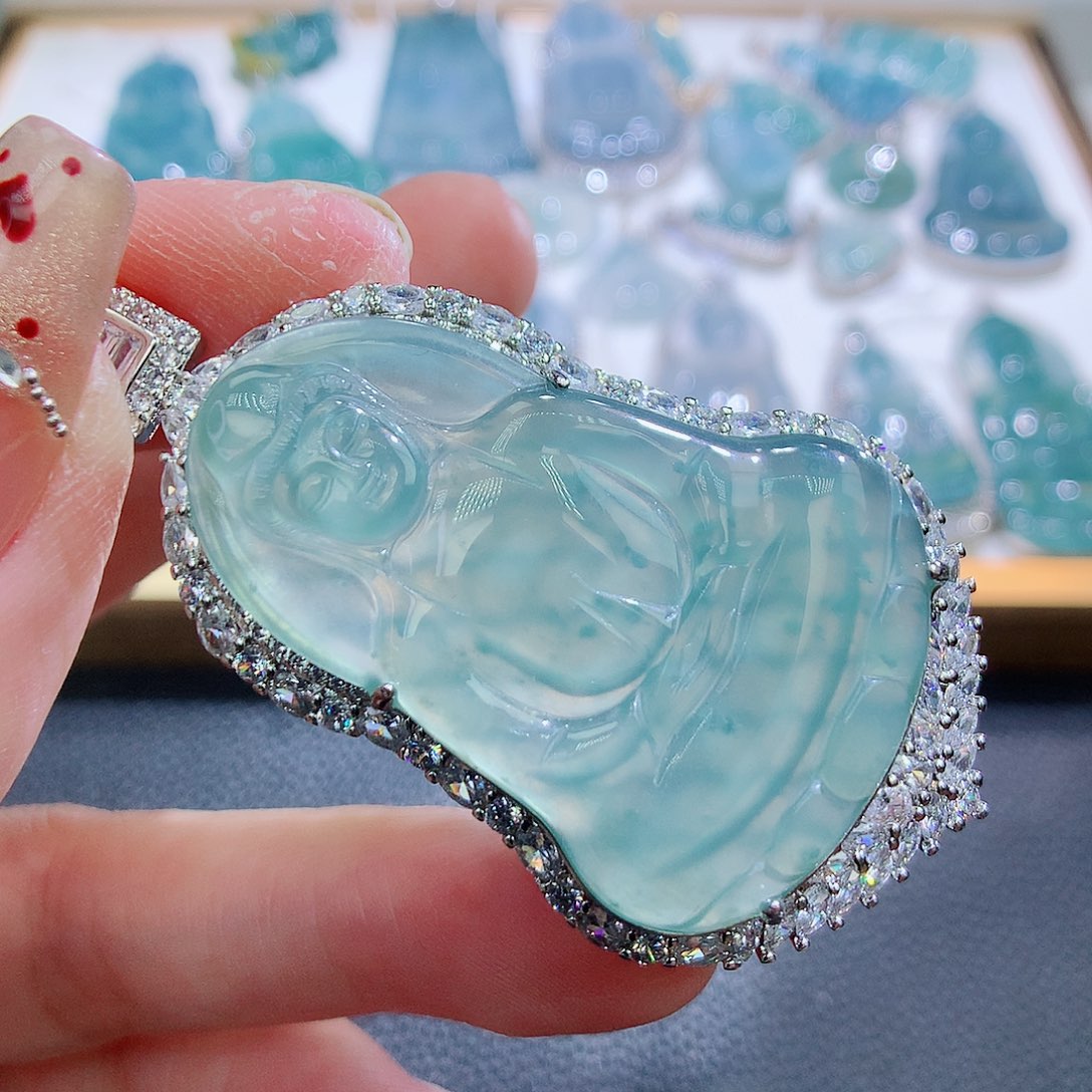 翡翠颈饰未镶嵌翡翠