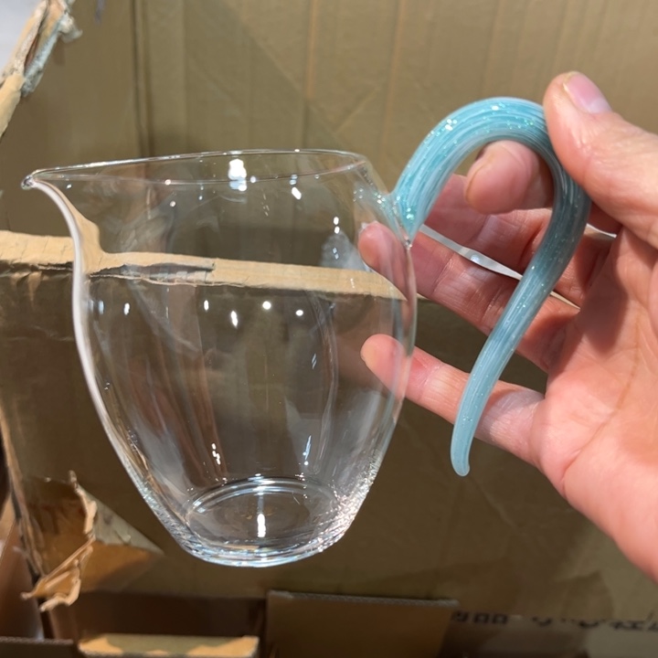 忆然公杯拉丝绿金。        