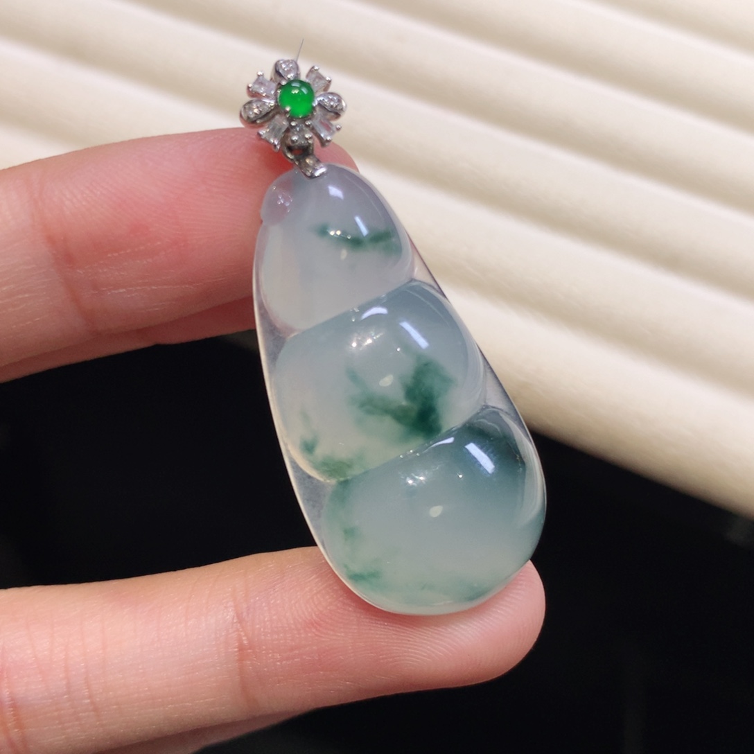 翡翠颈饰18K金镶嵌福豆