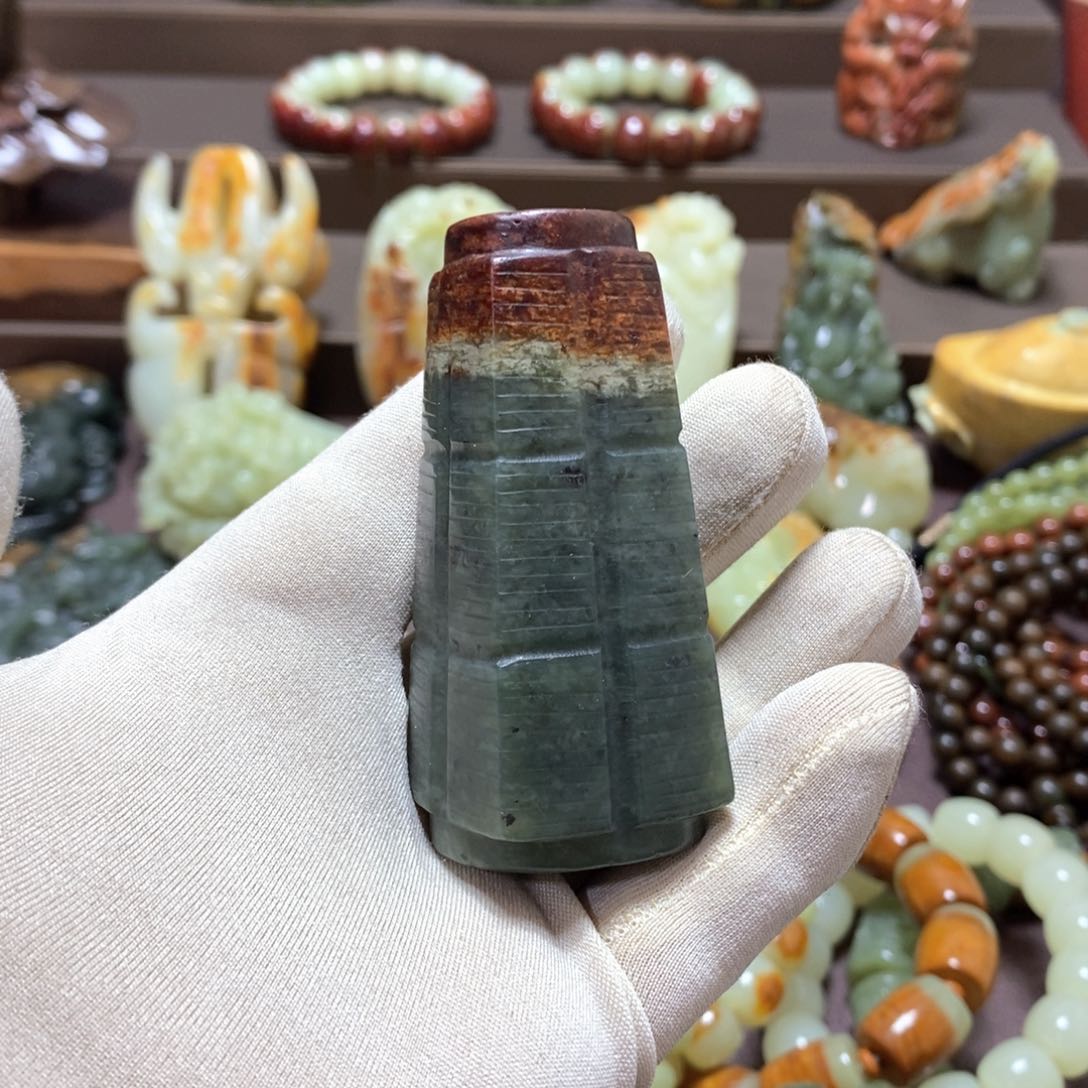 岫岩河磨玉（透闪石质玉）未镶嵌手把玉宠