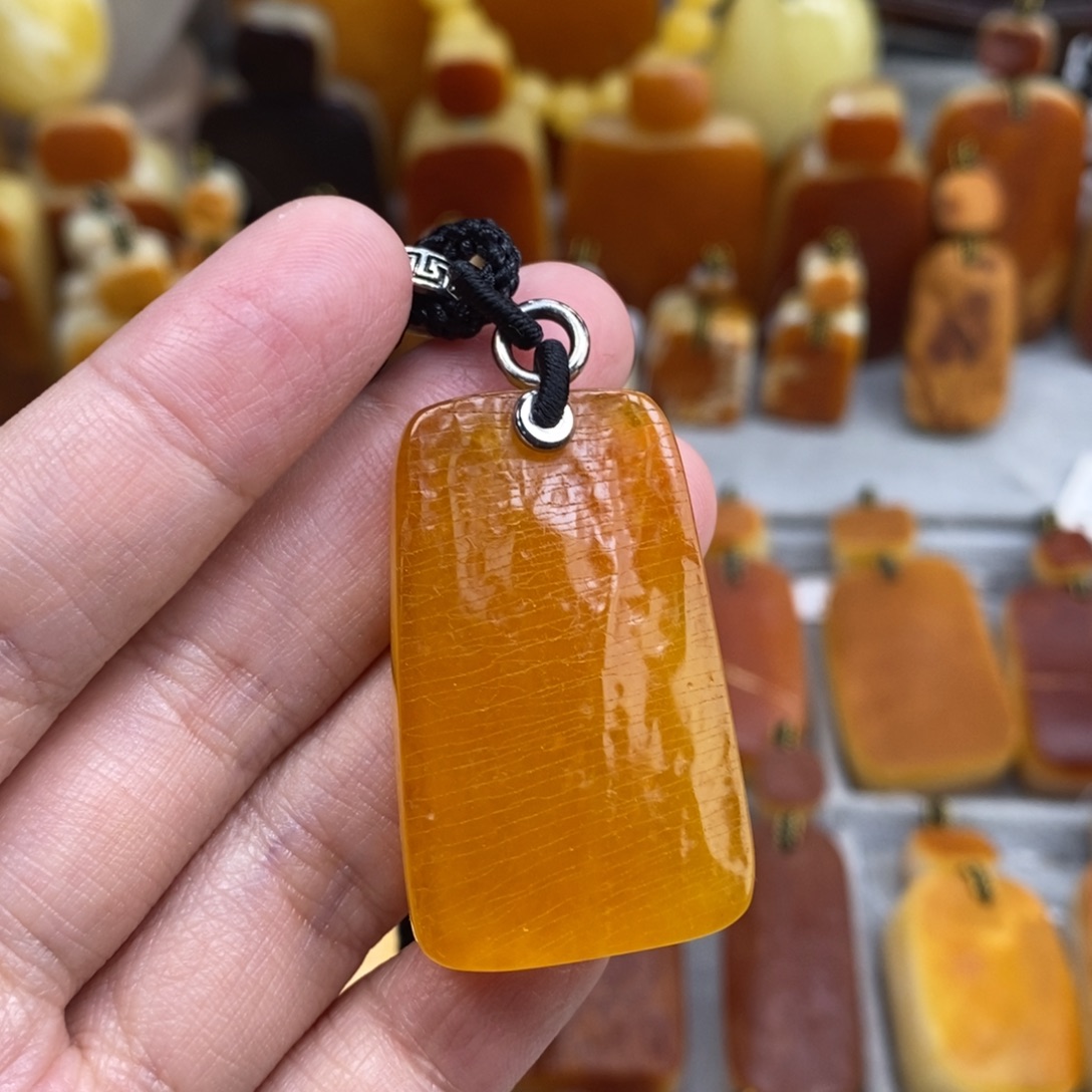 蜜蜡未镶嵌珠宝奇石