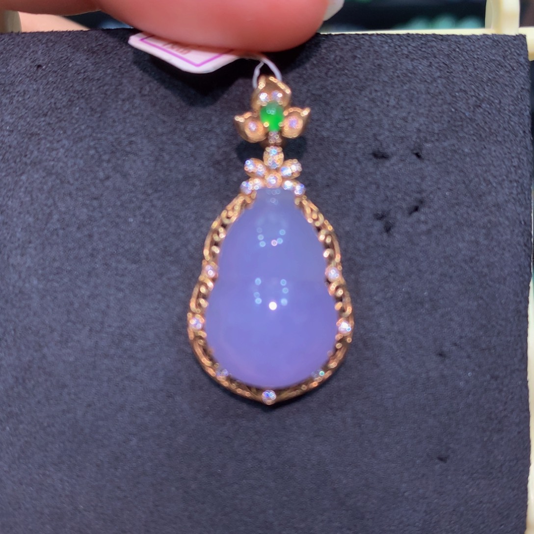 翡翠18K金镶嵌颈饰翡翠