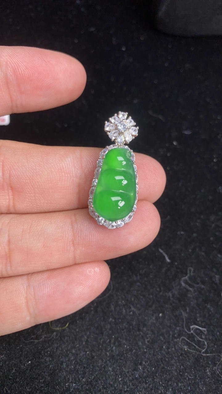 天然A货绿豆子吊坠