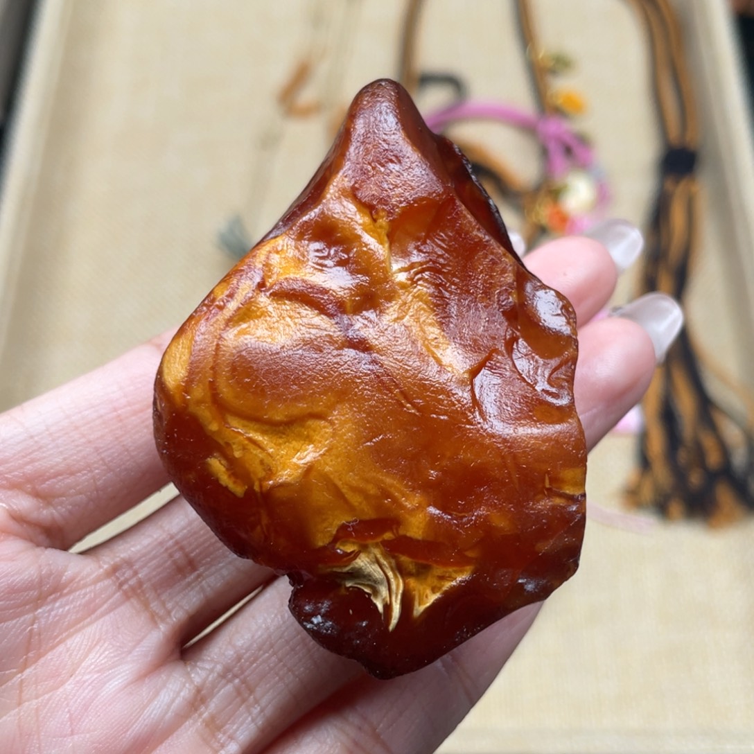 我***乱琥珀未镶嵌珠宝奇石